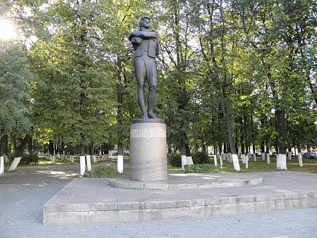 Памятник Волкову